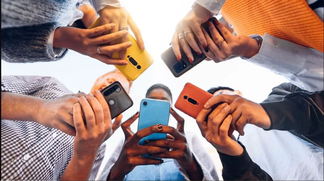 Connect via Bluetooth mesh network. No data, no stress!